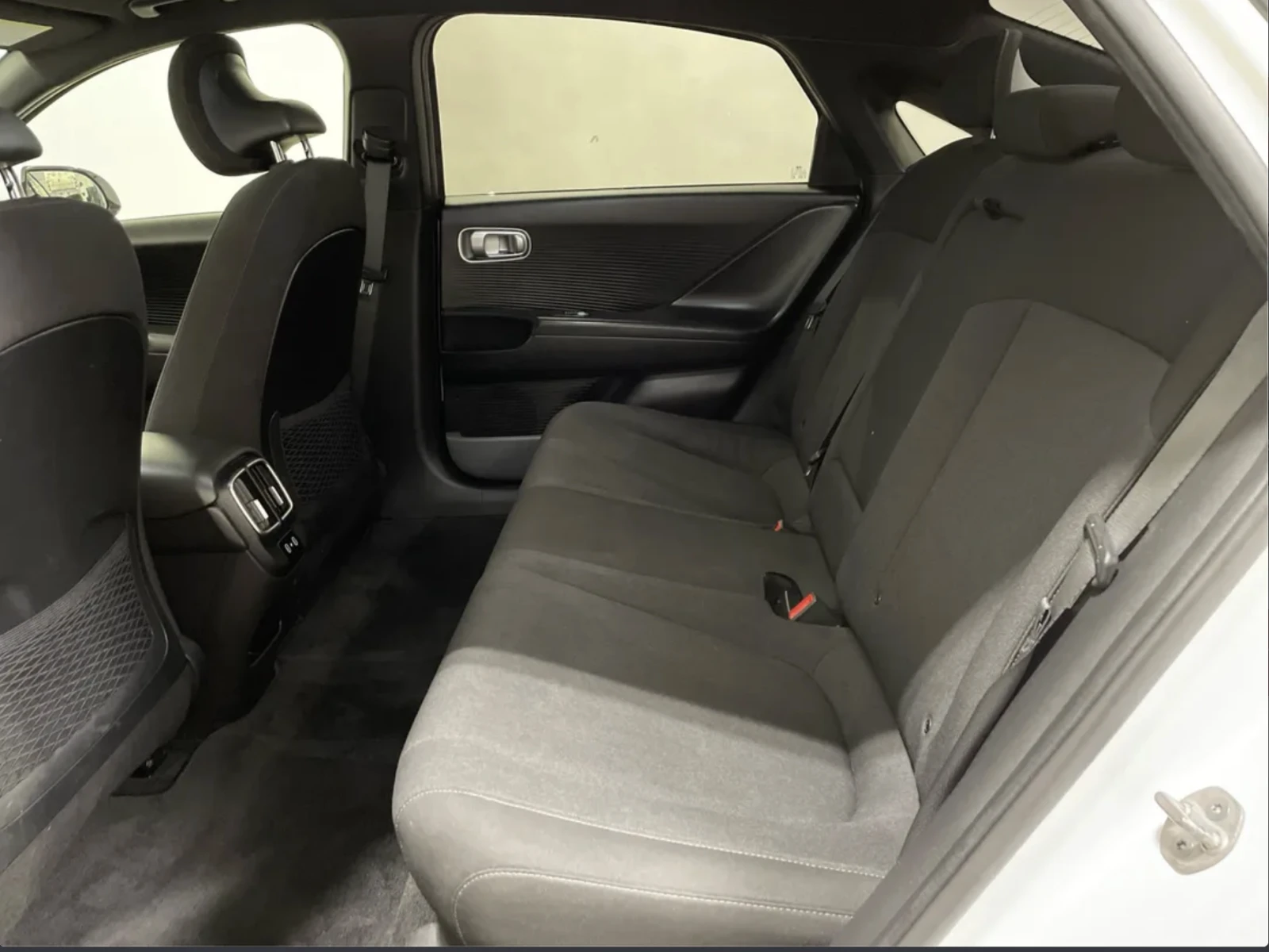 Hyundai Ioniq 6 Preferred /AWD / Long Range, снимка 16 - Автомобили и джипове - 54928374