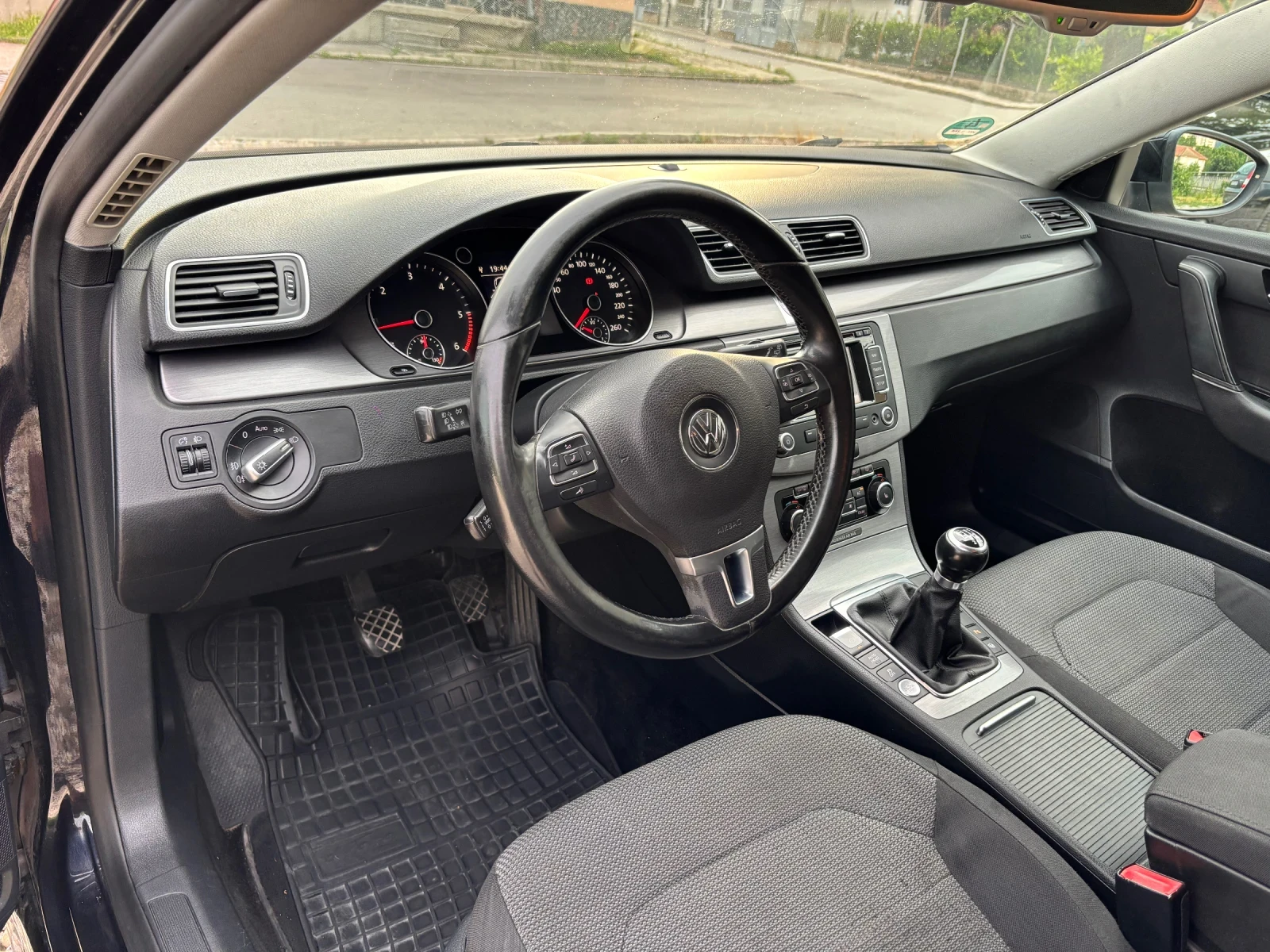 VW Passat 2.0 TDI 140 кс, снимка 9 - Автомобили и джипове - 55212462