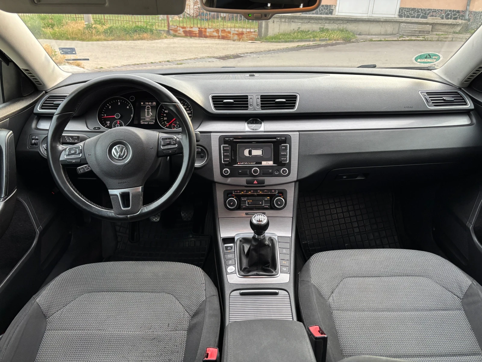 VW Passat 2.0 TDI 140 кс, снимка 10 - Автомобили и джипове - 55212462
