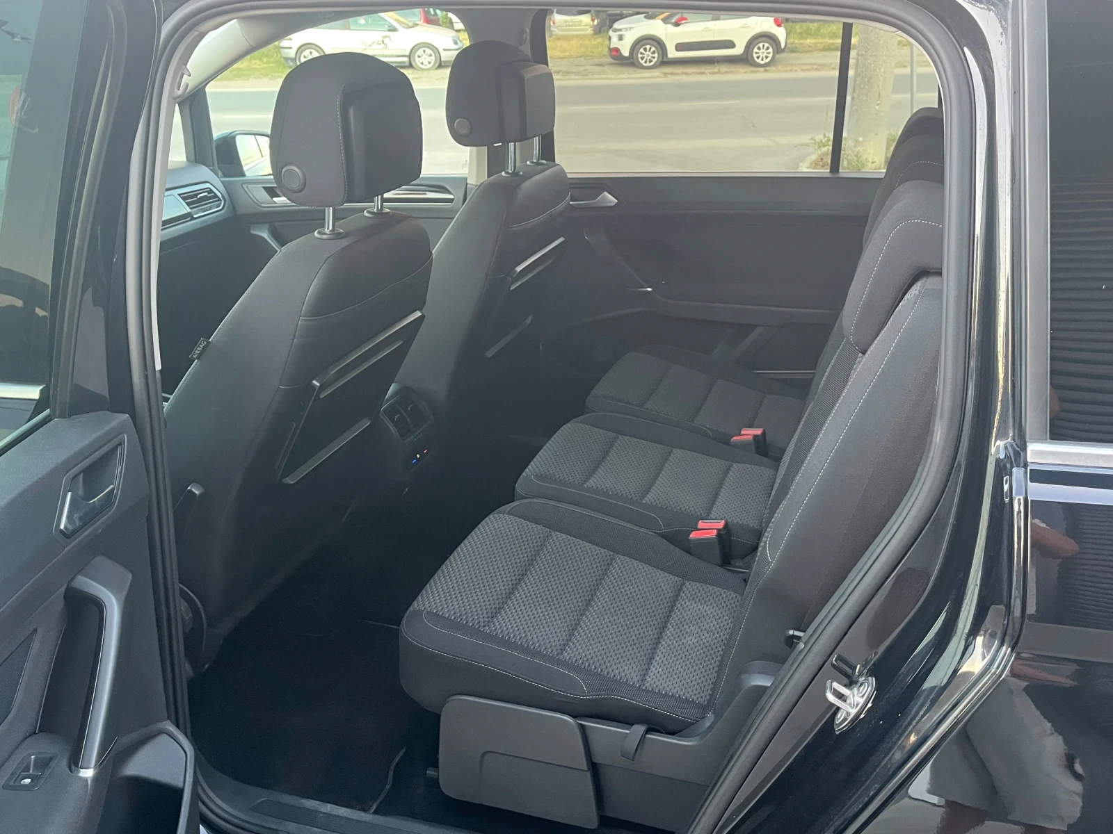 VW Touran 2.0TDI LeD SWISS | Mobile.bg � ����������� 9