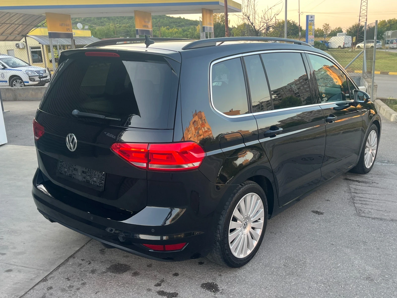 VW Touran 2.0TDI LeD SWISS | Mobile.bg � ����������� 6