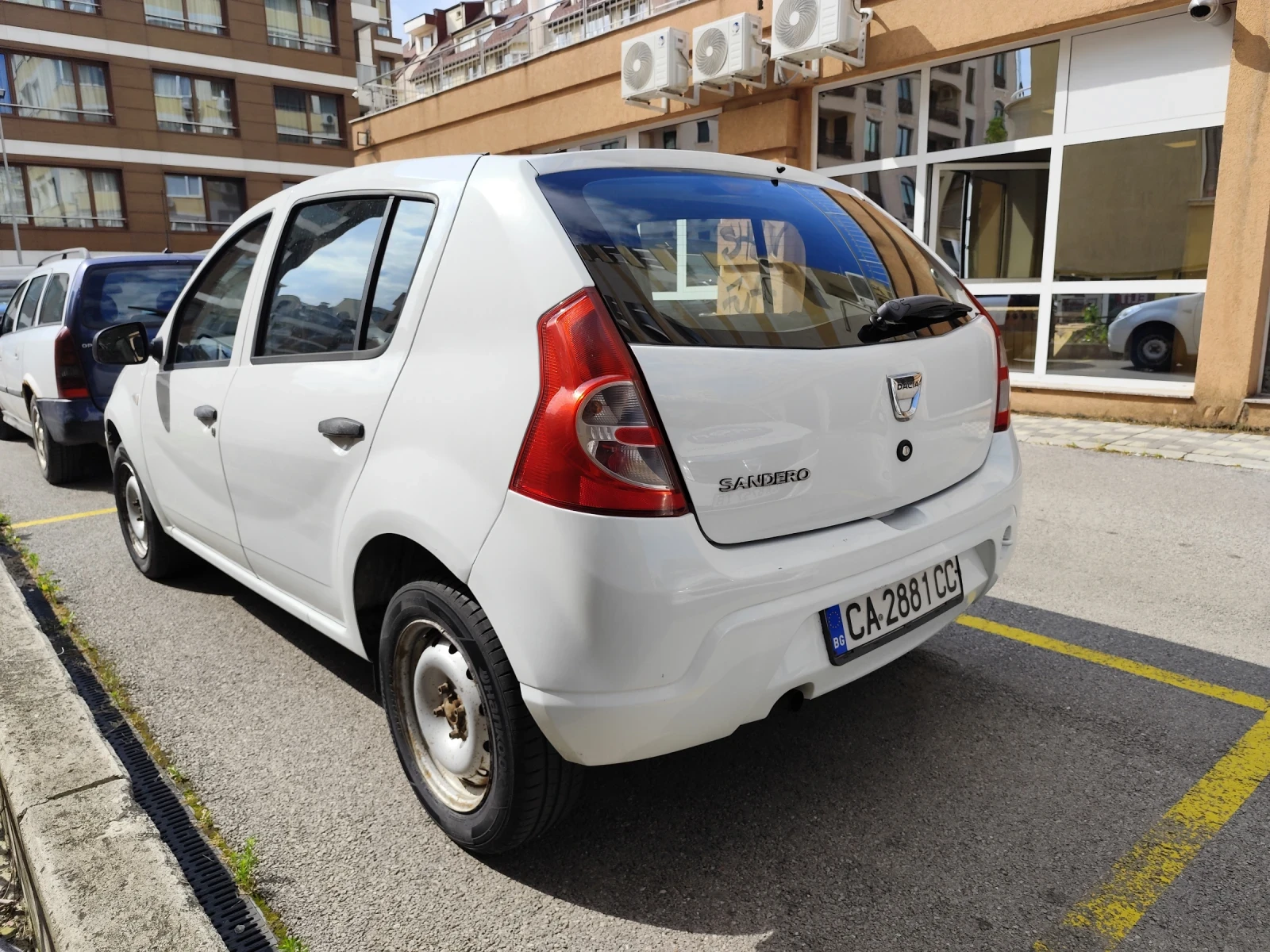 Dacia Sandero 1.6 бензин, става на газ, снимка 3 - Автомобили и джипове - 55372637