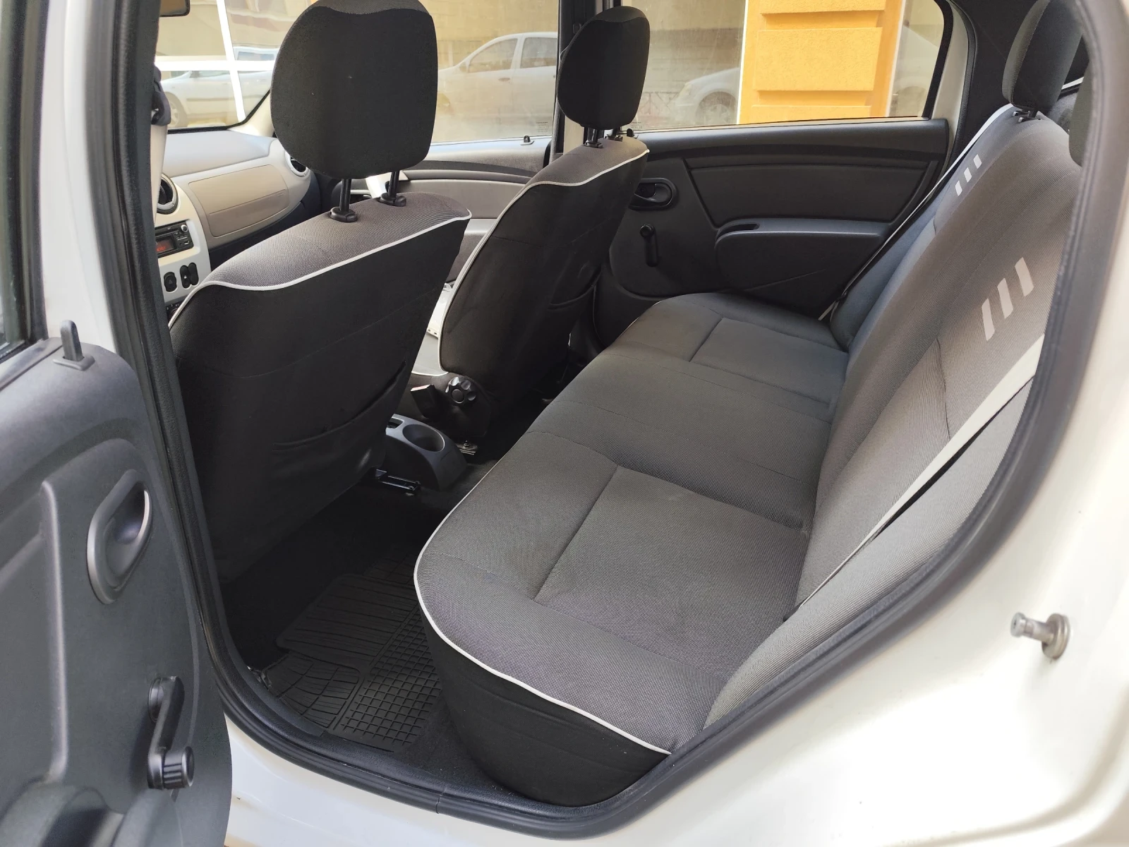 Dacia Logan, снимка 7 - Автомобили и джипове - 56559818
