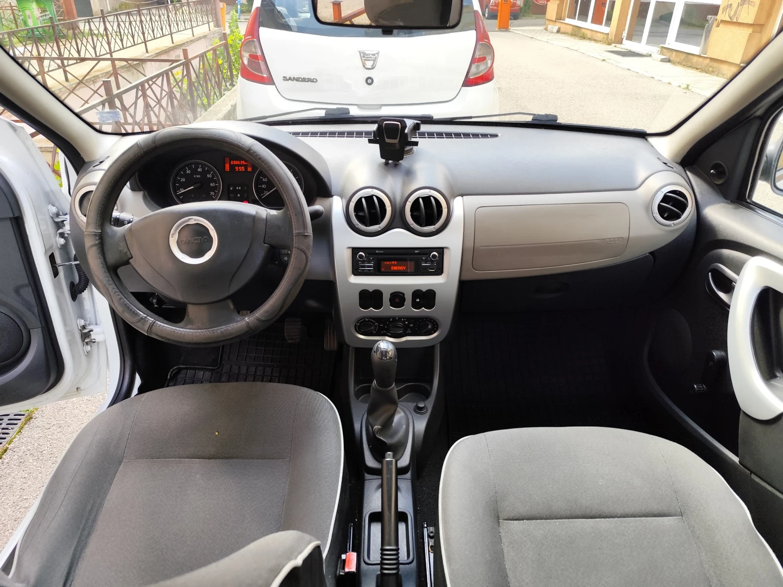 Dacia Logan, снимка 6 - Автомобили и джипове - 56559818