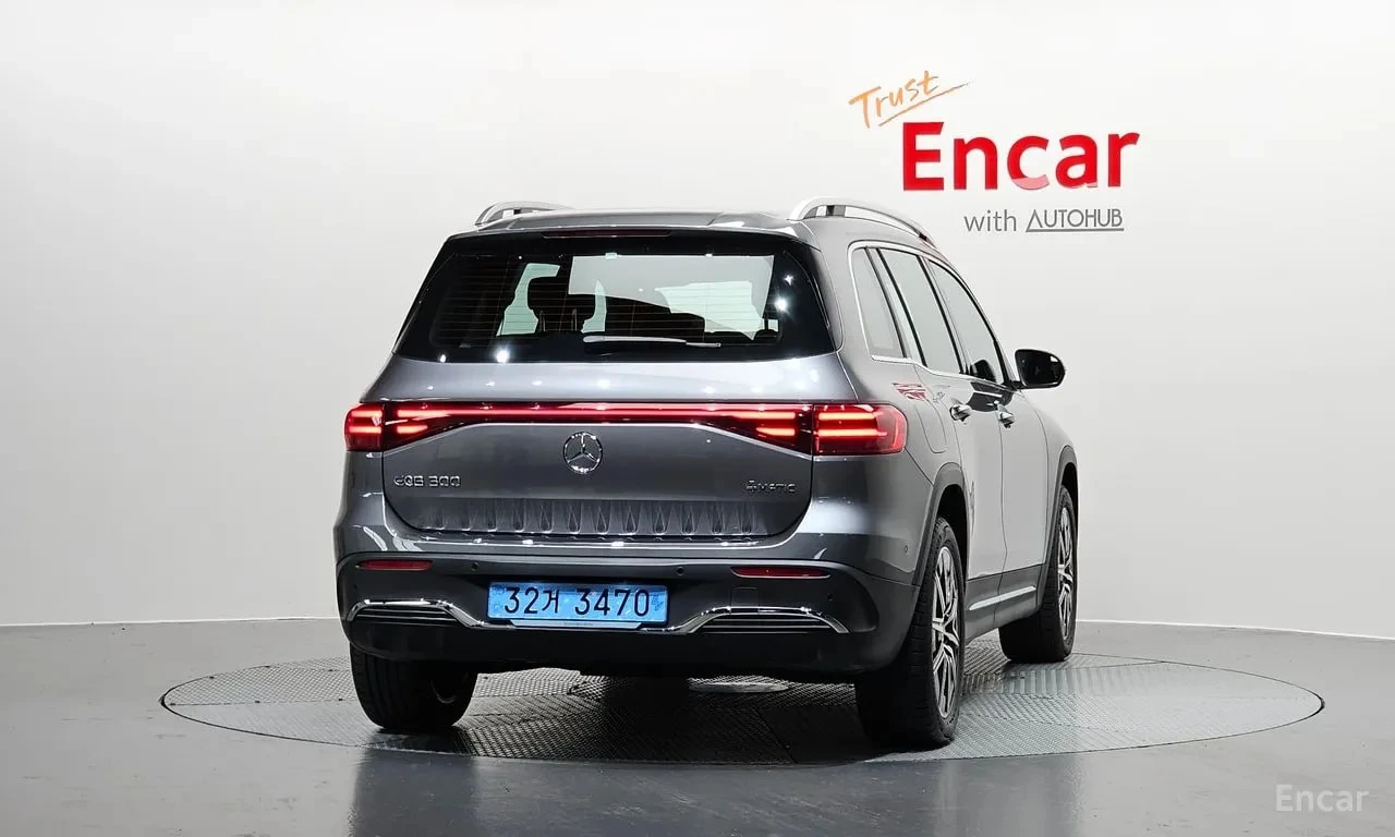 Mercedes-Benz EQB * EQB300 4MATIC AMG Line * ЦЕНА ДО БГ, снимка 4 - Автомобили и джипове - 55885969