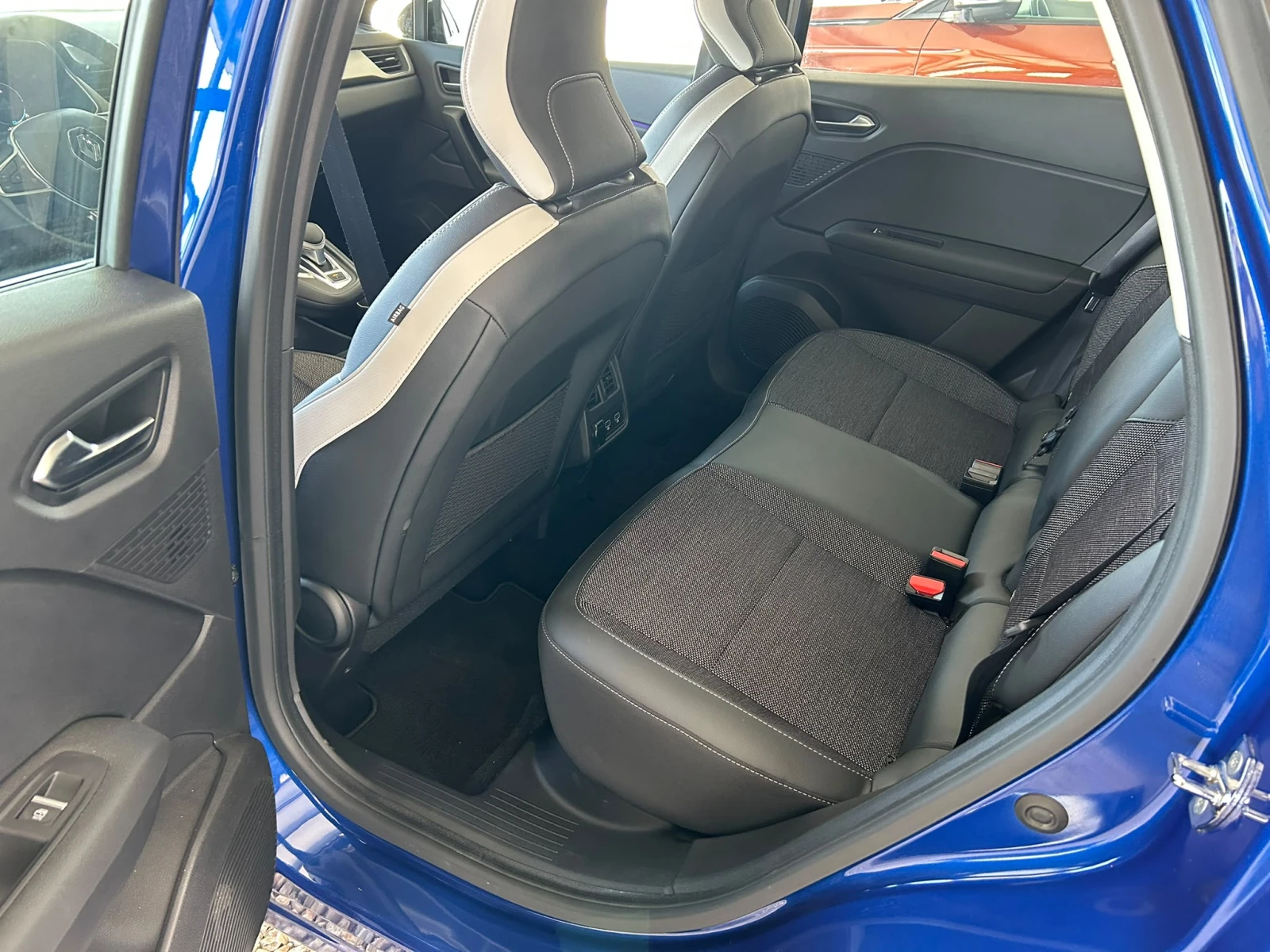 Renault Captur 4000km!!!!!!, снимка 13 - Автомобили и джипове - 56213887