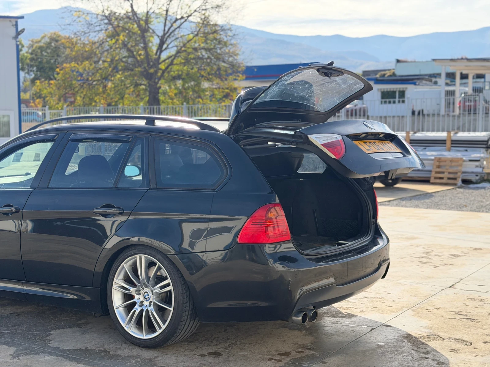 BMW 330 M-pack, снимка 5 - Автомобили и джипове - 56646124