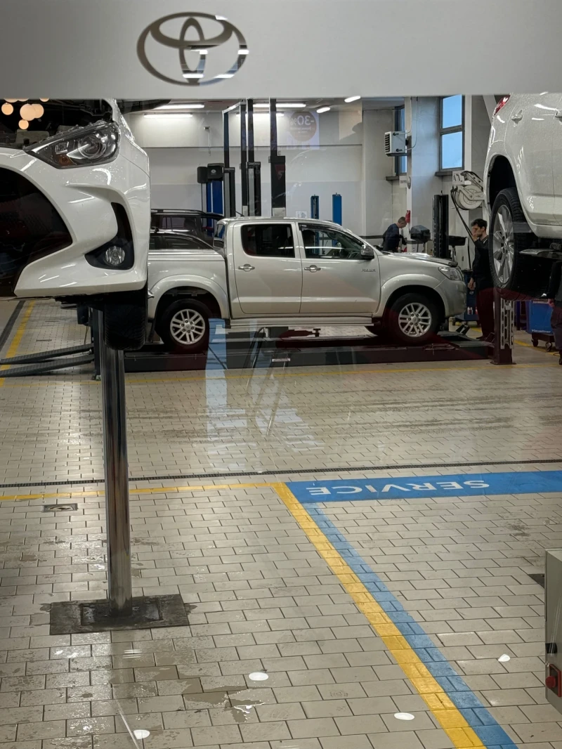 Toyota Hilux Пълна сервизна в Тойота AHTFZ29G509089042, снимка 2 - Автомобили и джипове - 48655310