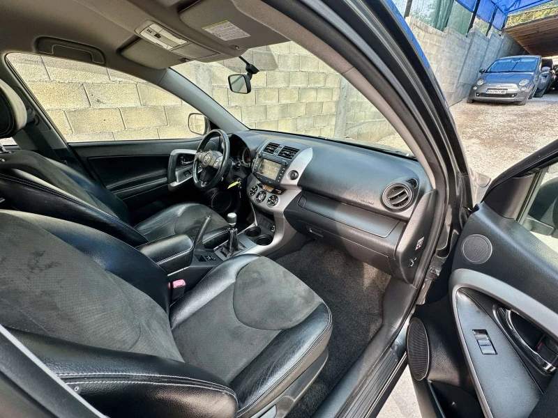 Toyota Rav4 2.2 D4-D Кожа, Навигация, Сервизна История, Лизинг, снимка 10 - Автомобили и джипове - 51254347
