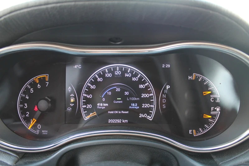 Jeep Grand cherokee SUMMIT| V8 HEMI| DISTRONIK| HARMAN| PANO| 8ZF| ВЪЗ, снимка 7 - Автомобили и джипове - 53220887