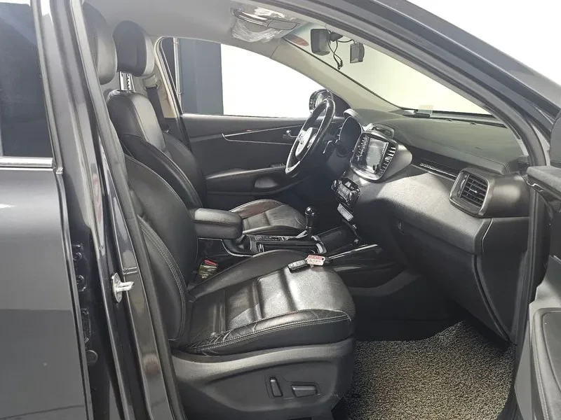 Kia Sorento 2.2 CRDI 4WD, снимка 11 - Автомобили и джипове - 54265422