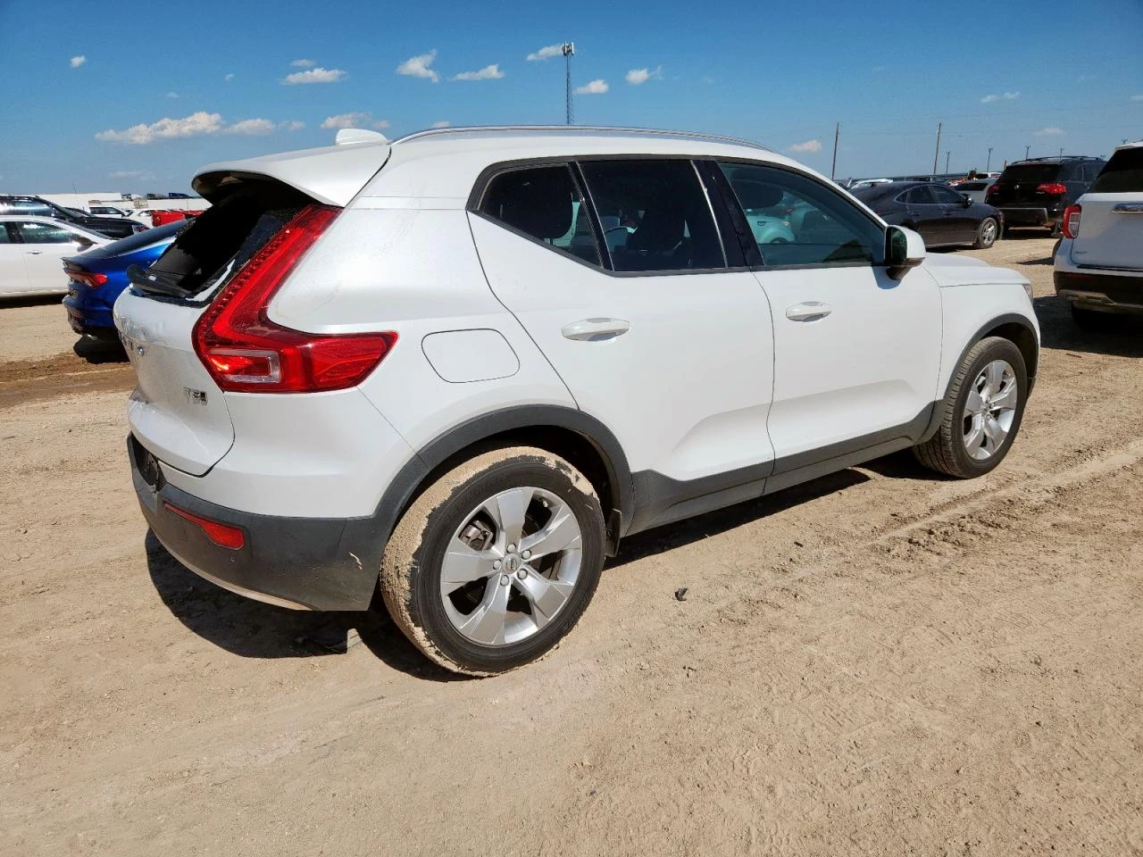 Volvo XC40  - изображение 8