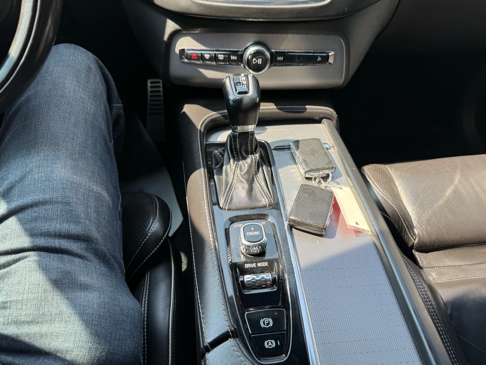 Volvo Xc90 T6* R-Design* AWD* ПОДГРЕВ* КАМЕРИ* ПАНО* , снимка 14 - Автомобили и джипове - 54510896
