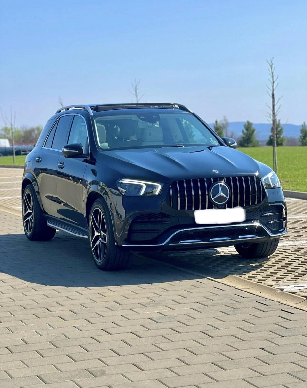 Mercedes-Benz GLE 400 AMG Line * 4MATIC * PANO * 360 * BURMESTER * , снимка 2 - Автомобили и джипове - 55105943