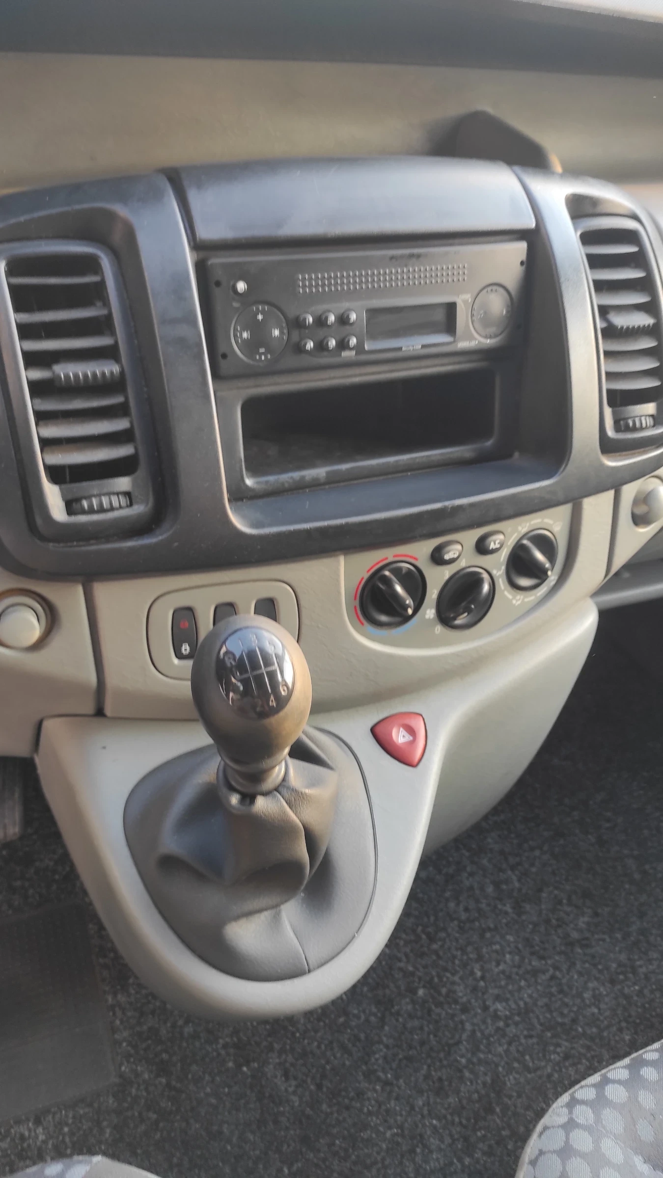 Renault Trafic 2.0 Верига, снимка 8 - Бусове и автобуси - 54842307