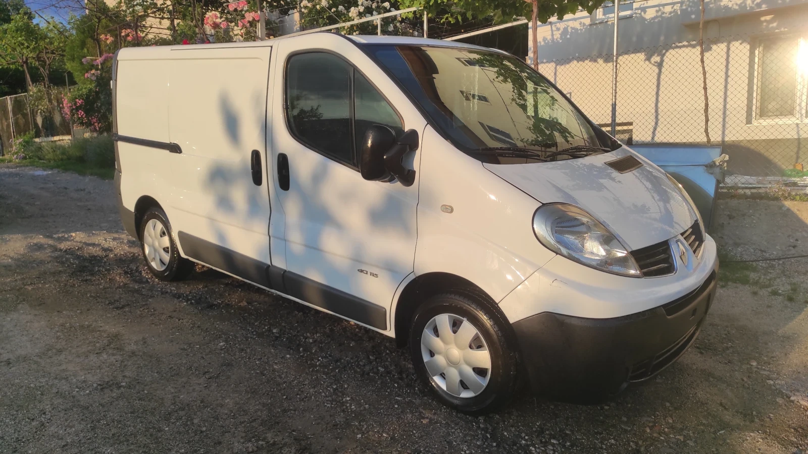 Renault Trafic 2.0 Верига, снимка 3 - Бусове и автобуси - 54842307