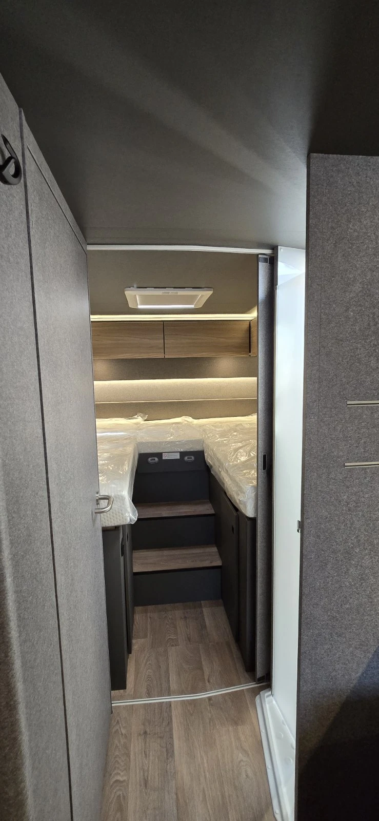  Dethleffs Trend 7057 GT 180.  ,  - 5000EUR | Mobile.bg   14