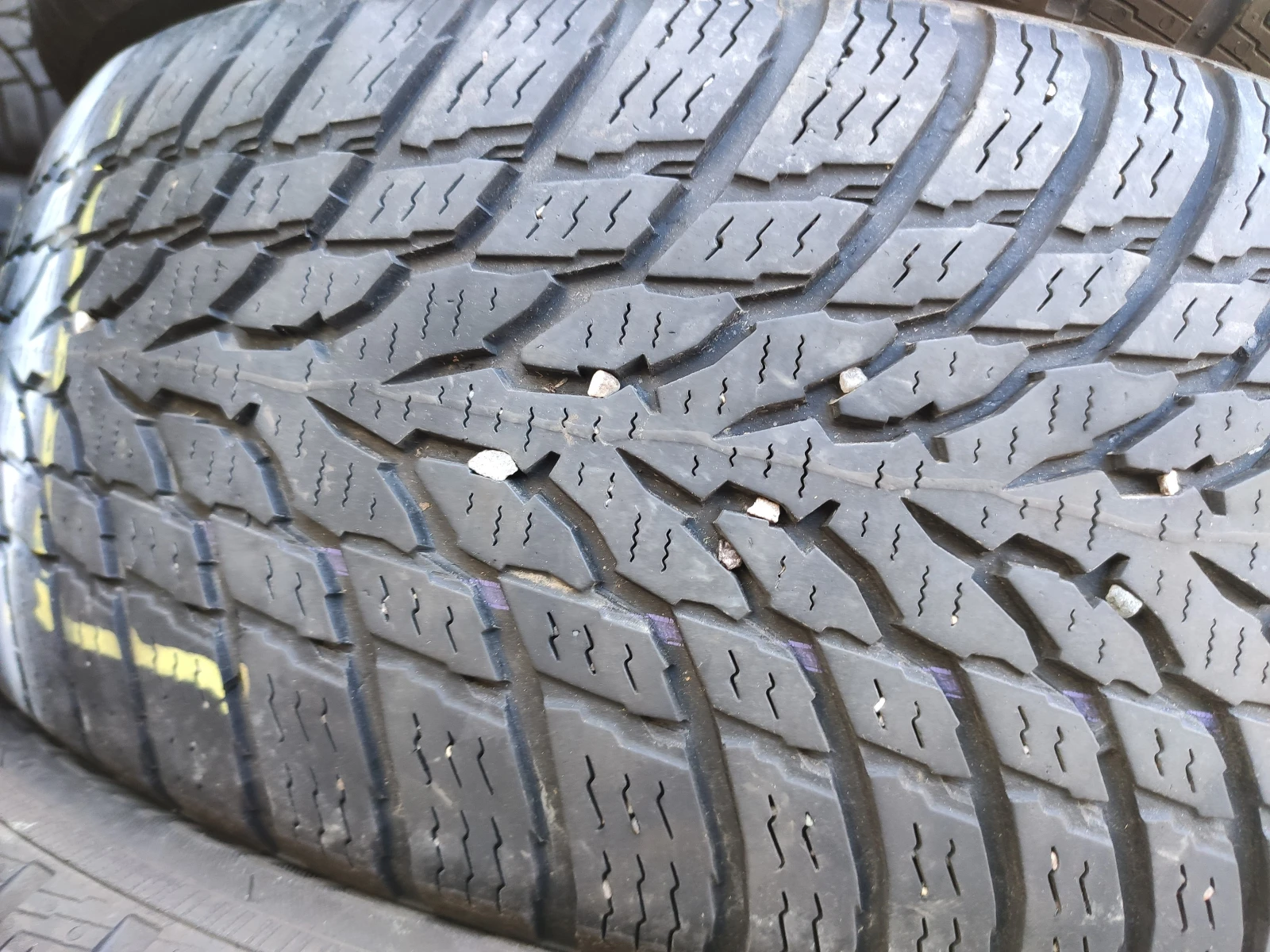 Гуми Зимни 195/60R15, снимка 2 - Гуми и джанти - 54734880
