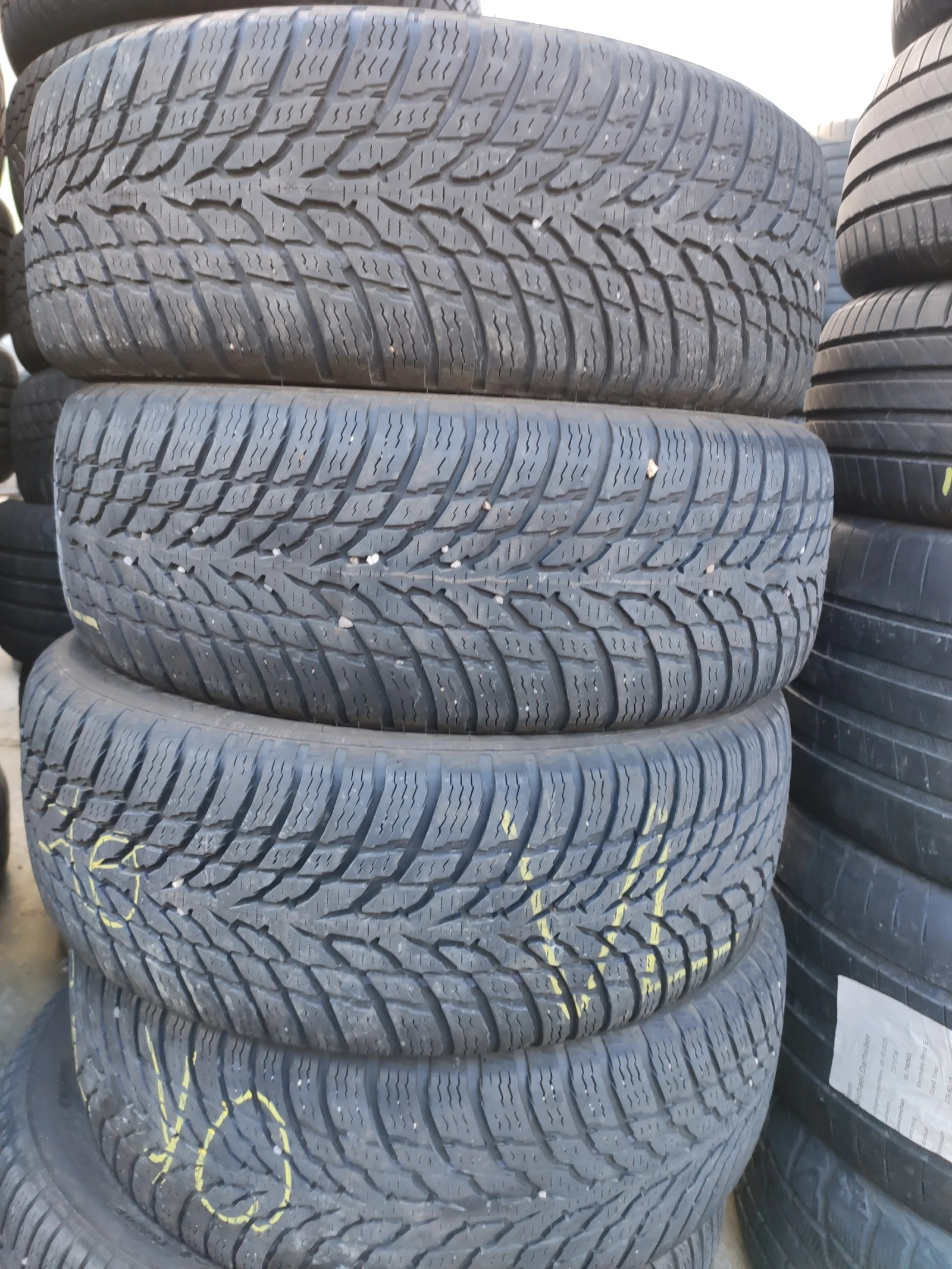 Гуми Зимни 195/60R15, снимка 5 - Гуми и джанти - 54734880