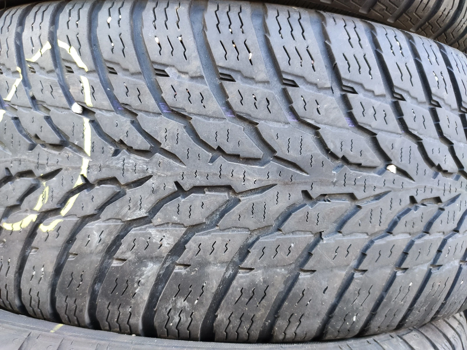 Гуми Зимни 195/60R15, снимка 4 - Гуми и джанти - 54734880