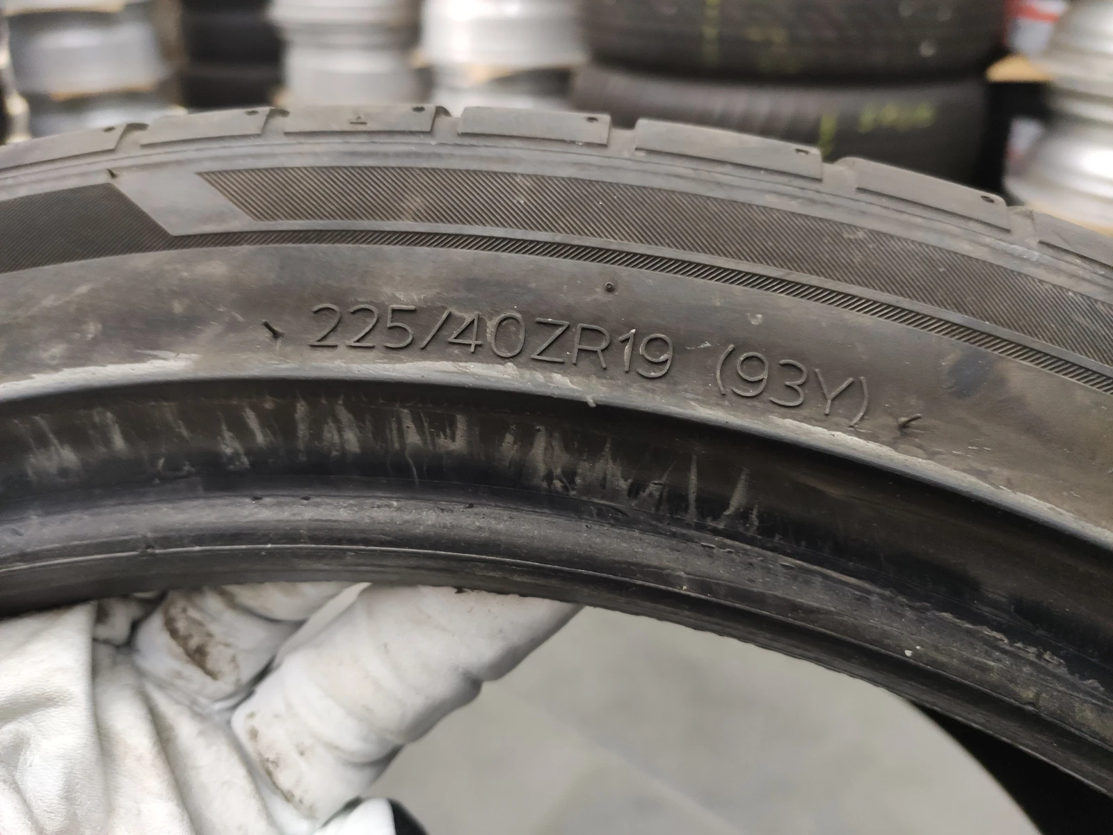 Гуми Летни 225/40R19, снимка 7 - Гуми и джанти - 54806844