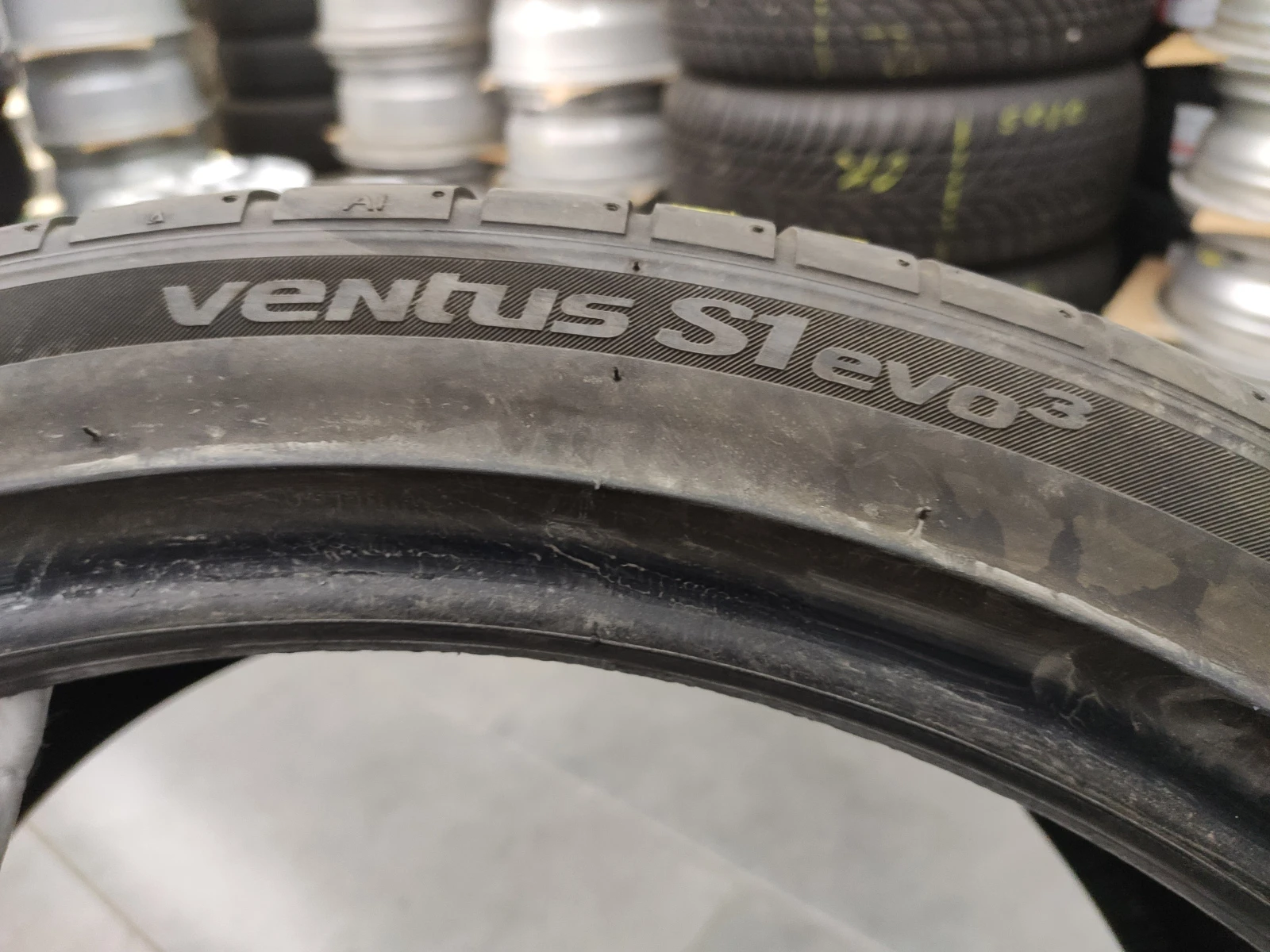 Гуми Летни 225/40R19, снимка 6 - Гуми и джанти - 54806844