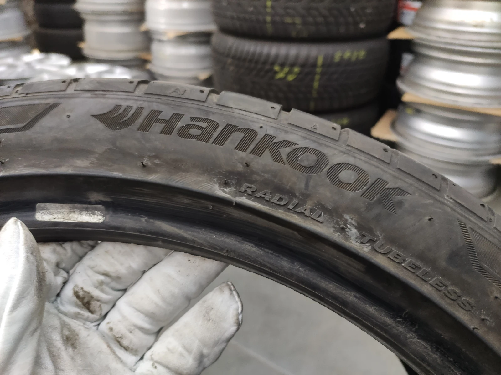 Гуми Летни 225/40R19, снимка 5 - Гуми и джанти - 54806844