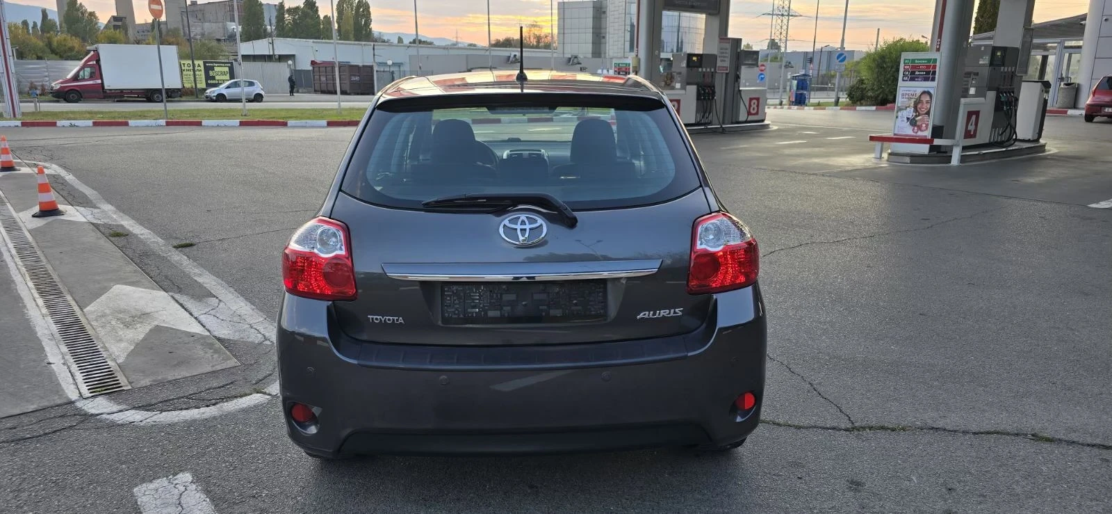 Toyota Auris УНИКАТ-АВТОМАТ-1, 6 БЕНЗИН-125000КМ-РЕАЛНИ - изображение 4