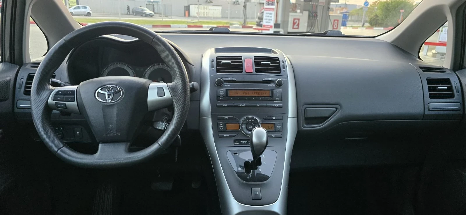 Toyota Auris УНИКАТ-АВТОМАТ-1, 6 БЕНЗИН-125000КМ-РЕАЛНИ - изображение 10