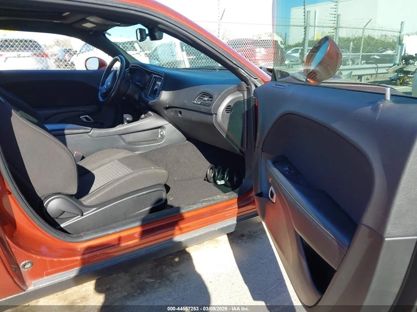 Dodge Challenger 3.6l Sxt, снимка 5 - Автомобили и джипове - 54141658