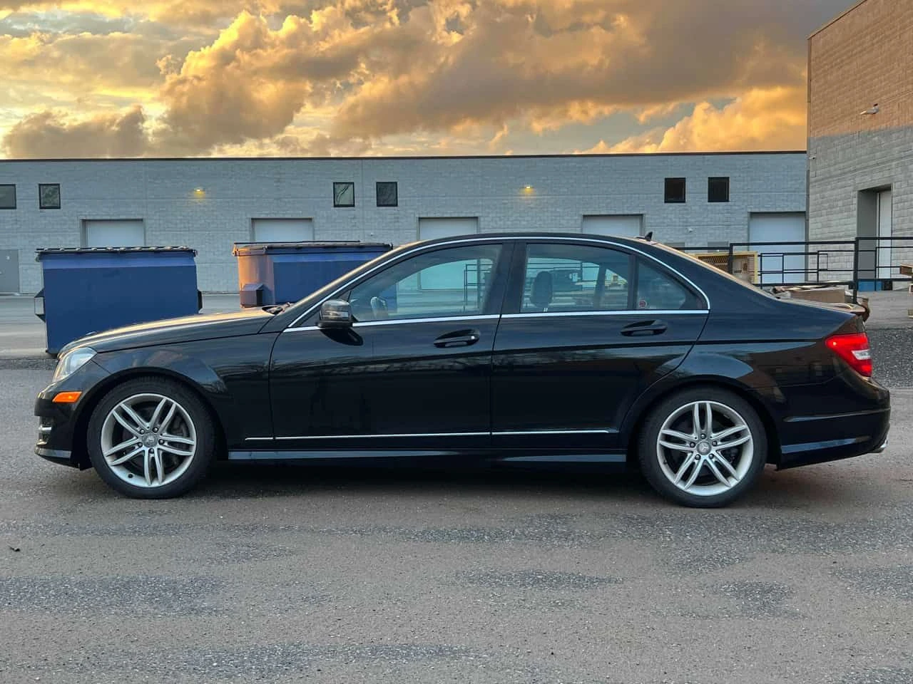 Mercedes-Benz C 300 АМГ ПАКЕТ/ПОДГРЕВ/ПАНО/CARFAX/ФИНАНСИРАНЕ, снимка 3 - Автомобили и джипове - 54663983