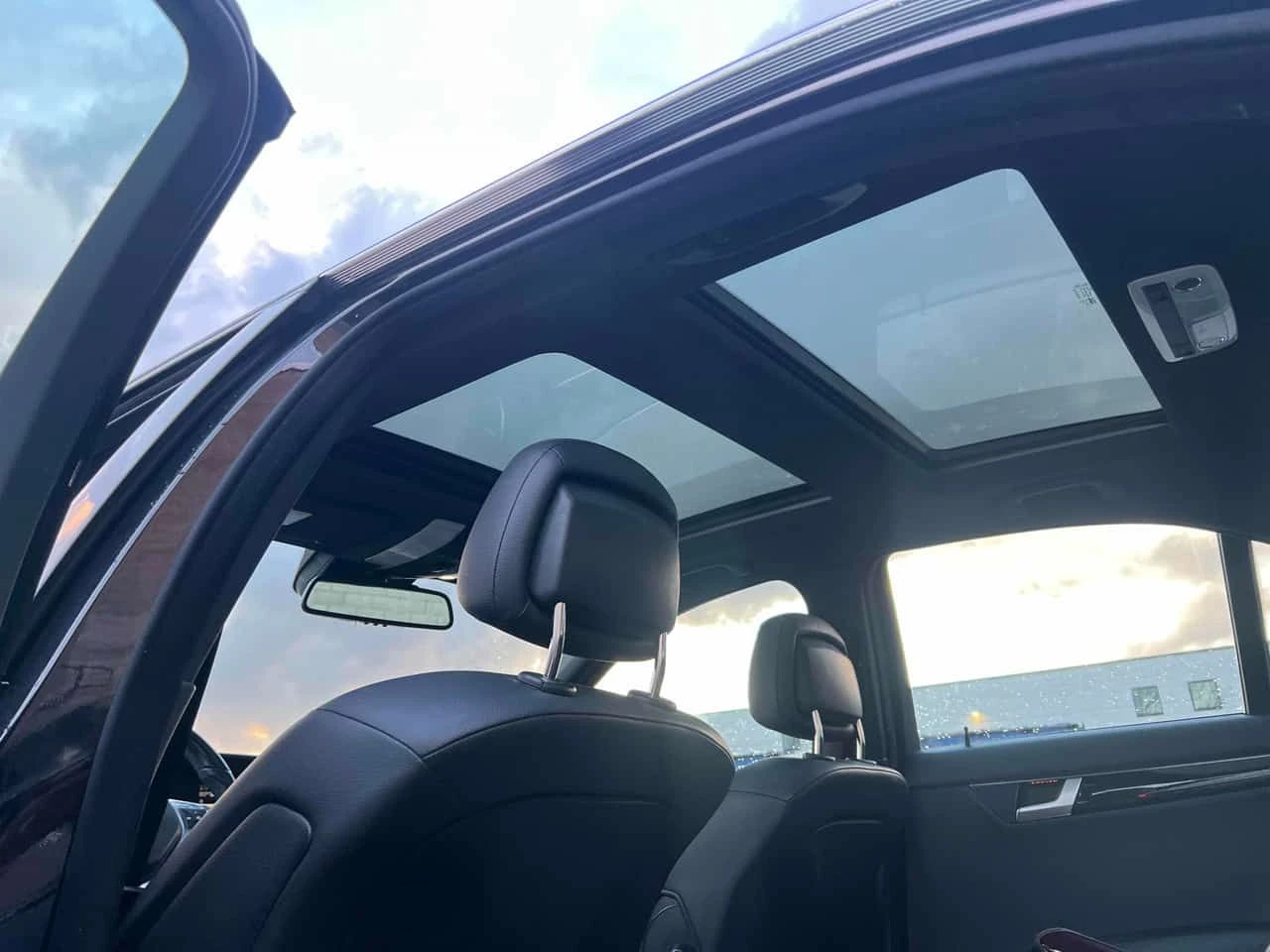 Mercedes-Benz C 300 АМГ ПАКЕТ/ПОДГРЕВ/ПАНО/CARFAX/ФИНАНСИРАНЕ, снимка 12 - Автомобили и джипове - 54663983