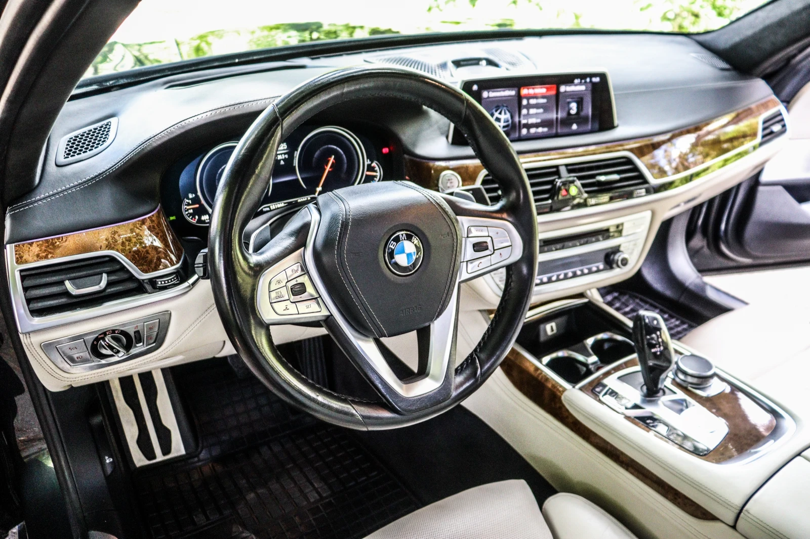 BMW 750 M Sport Individual Executive Lounge - Full Options, снимка 11 - Автомобили и джипове - 55010944