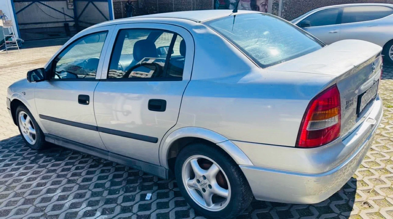 Opel Astra Седан, снимка 3 - Автомобили и джипове - 55389047