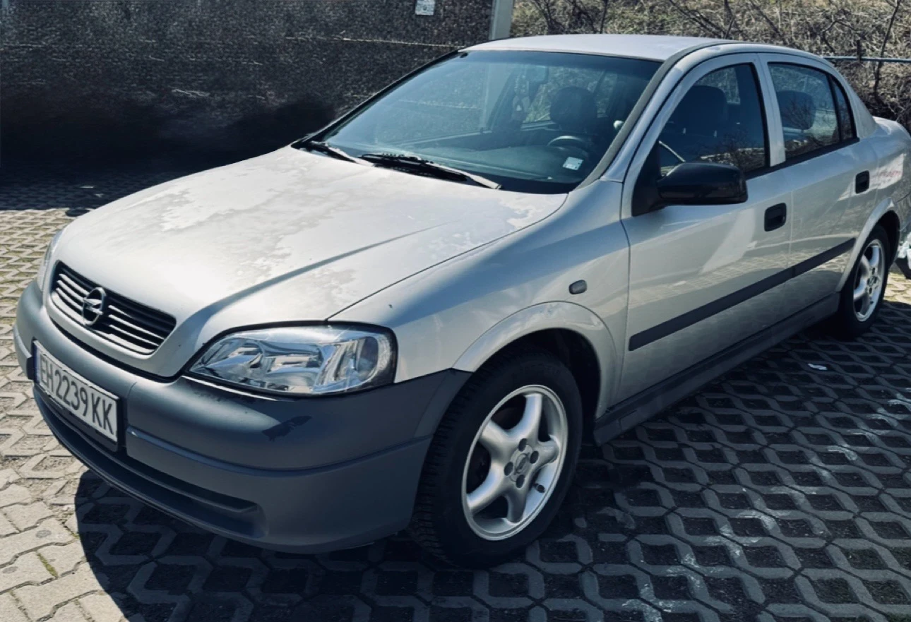 Opel Astra Седан, снимка 11 - Автомобили и джипове - 55389047