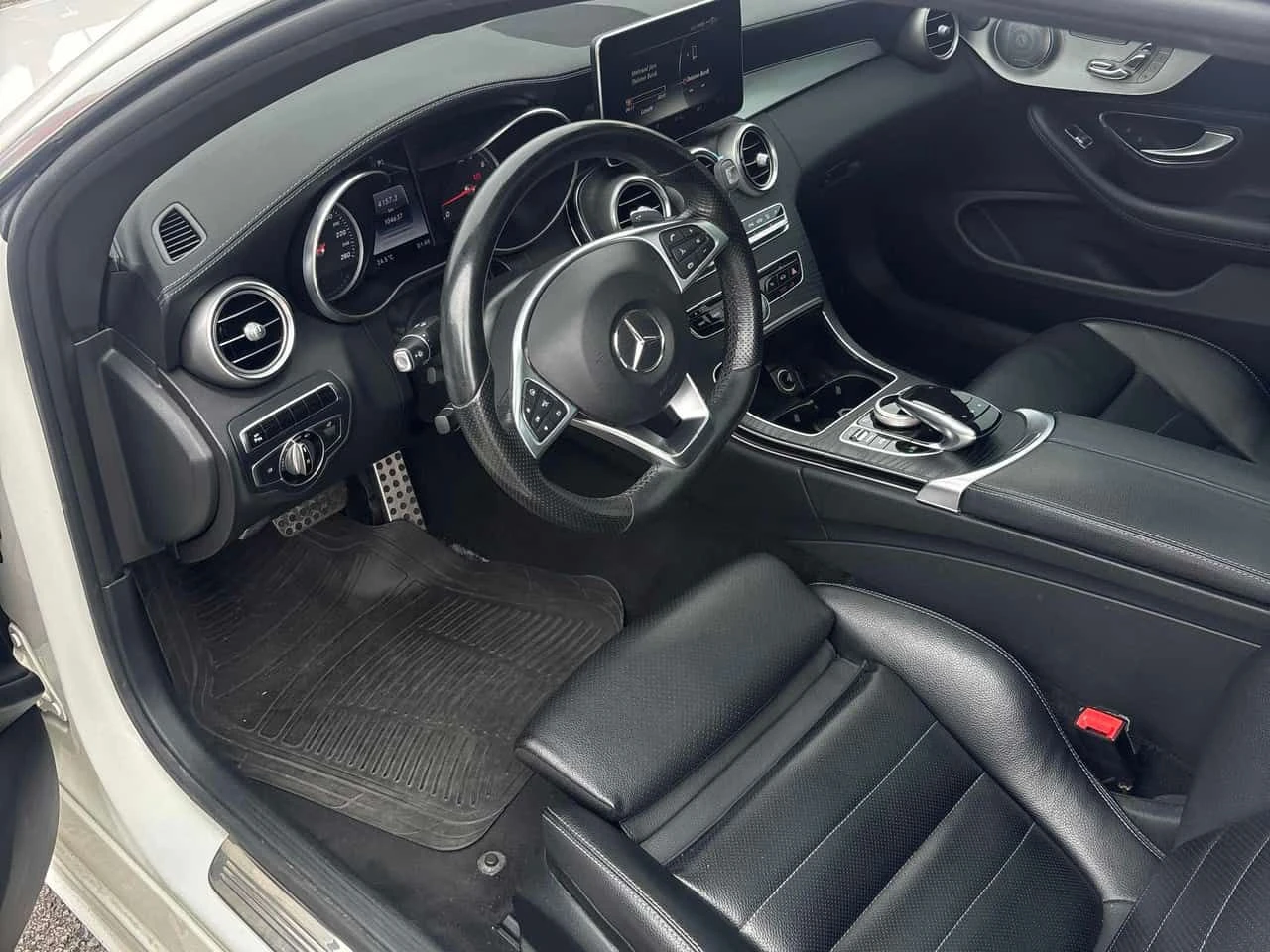 Mercedes-Benz C 300 * АВТОКРЕДИТ БЕЗ ПЪРВОНАЧАЛНА ВНОСКА* , снимка 5 - Автомобили и джипове - 55713443
