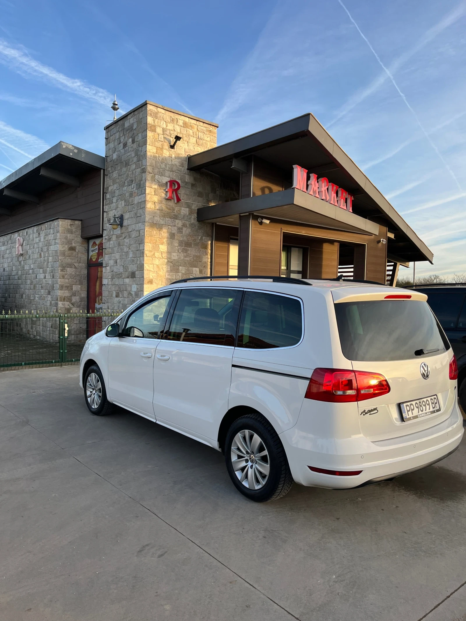VW Sharan Уникално запазена!!!, снимка 13 - Автомобили и джипове - 56297882