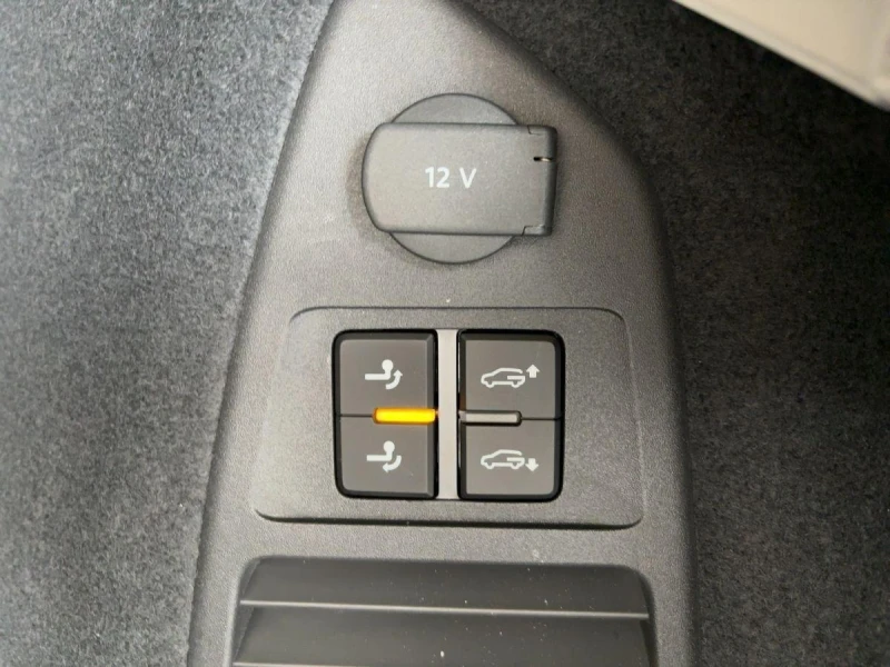 VW Touareg 3.0TDI* 4M* R-LINE* PANO* MEMORY* DISTR* HEAD-UP* , снимка 10 - Автомобили и джипове - 52707421