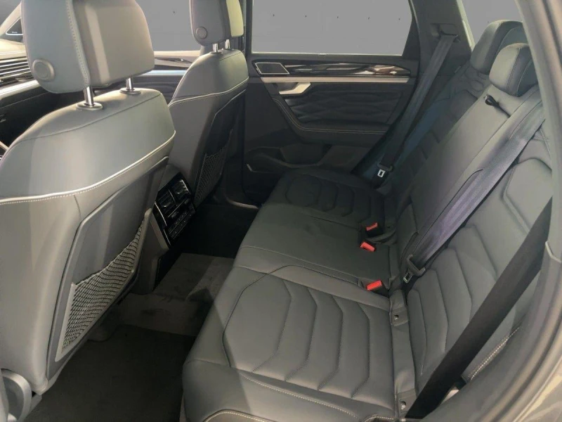 VW Touareg 3.0TDI* 4M* R-LINE* PANO* MEMORY* DISTR* HEAD-UP* , снимка 8 - Автомобили и джипове - 52707421