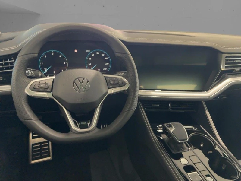 VW Touareg 3.0TDI* 4M* R-LINE* PANO* MEMORY* DISTR* HEAD-UP* , снимка 6 - Автомобили и джипове - 52707421