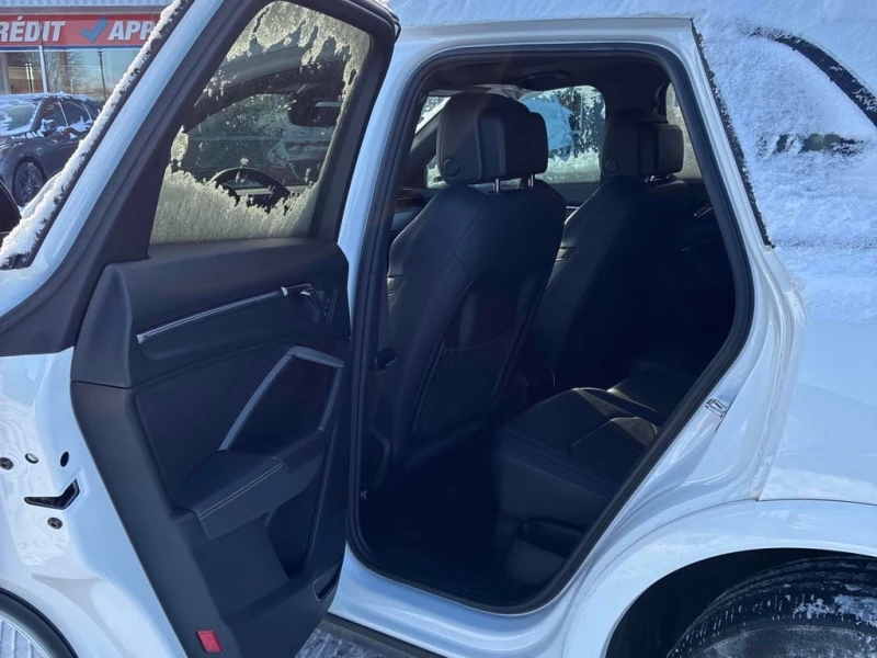 Audi Q3 * Progressiv * CARFAX * ЦЕНА ДО БГ, снимка 12 - Автомобили и джипове - 53214386