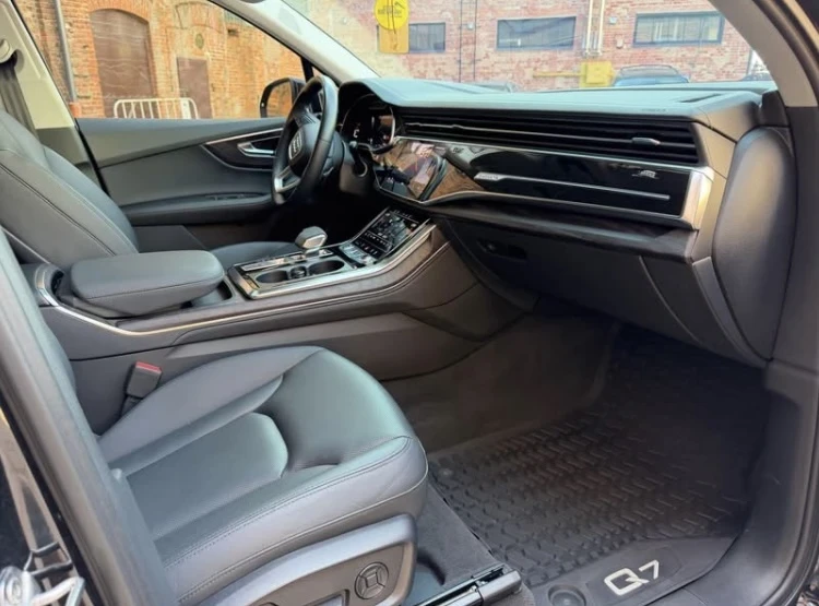 Audi Q7 55TFSI, снимка 8 - Автомобили и джипове - 55781299