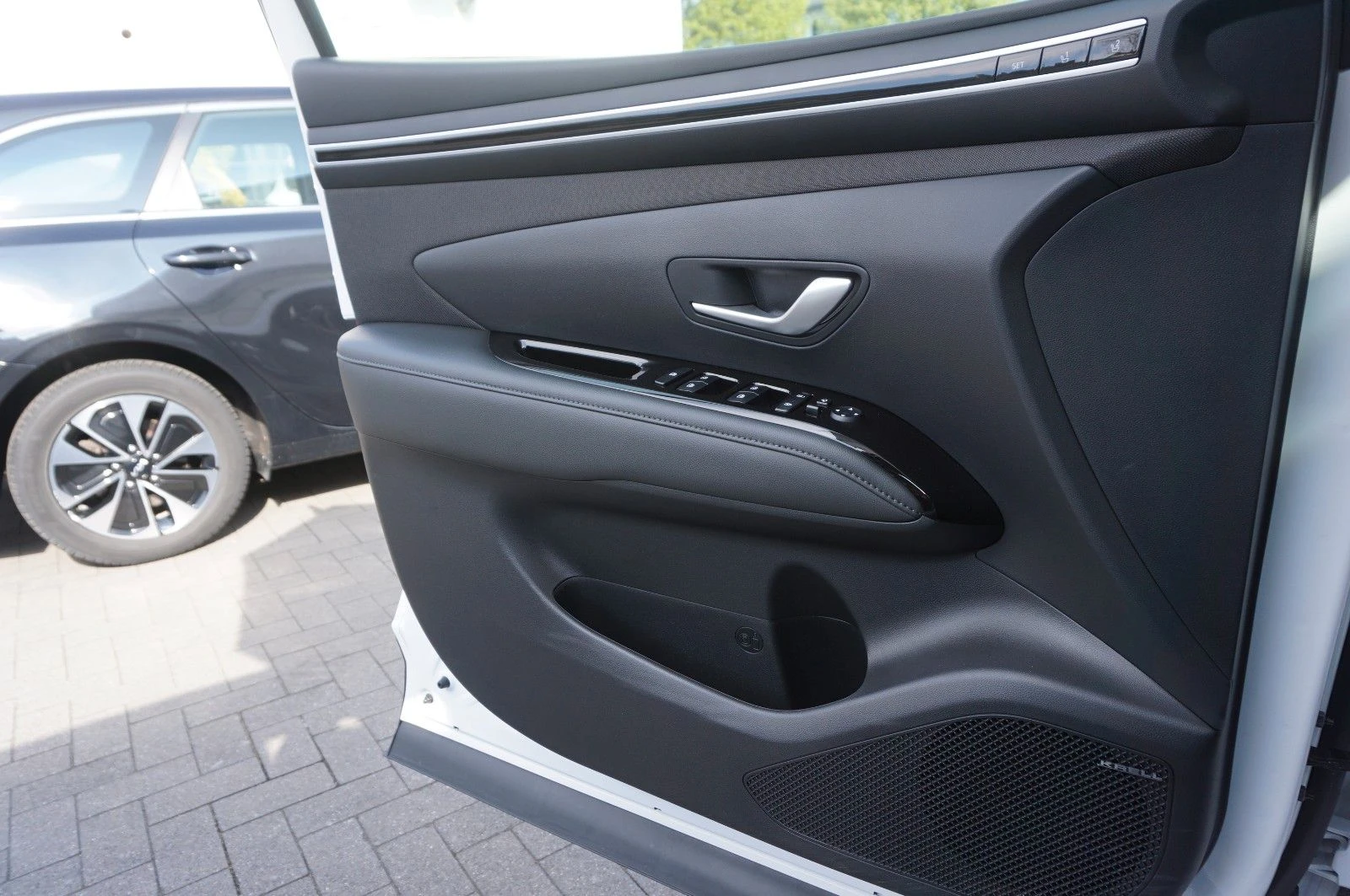Hyundai Tucson PLUG IN* 4WD* KEYLESS* PANO* DISTR* LED* CAM*  - изображение 7