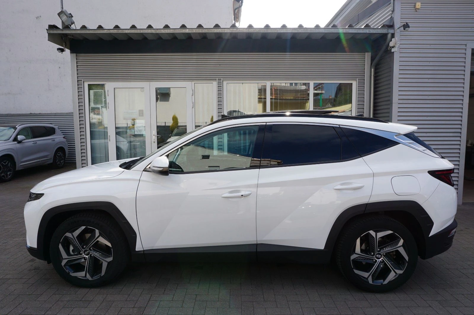 Hyundai Tucson PLUG IN* 4WD* KEYLESS* PANO* DISTR* LED* CAM*  - изображение 6