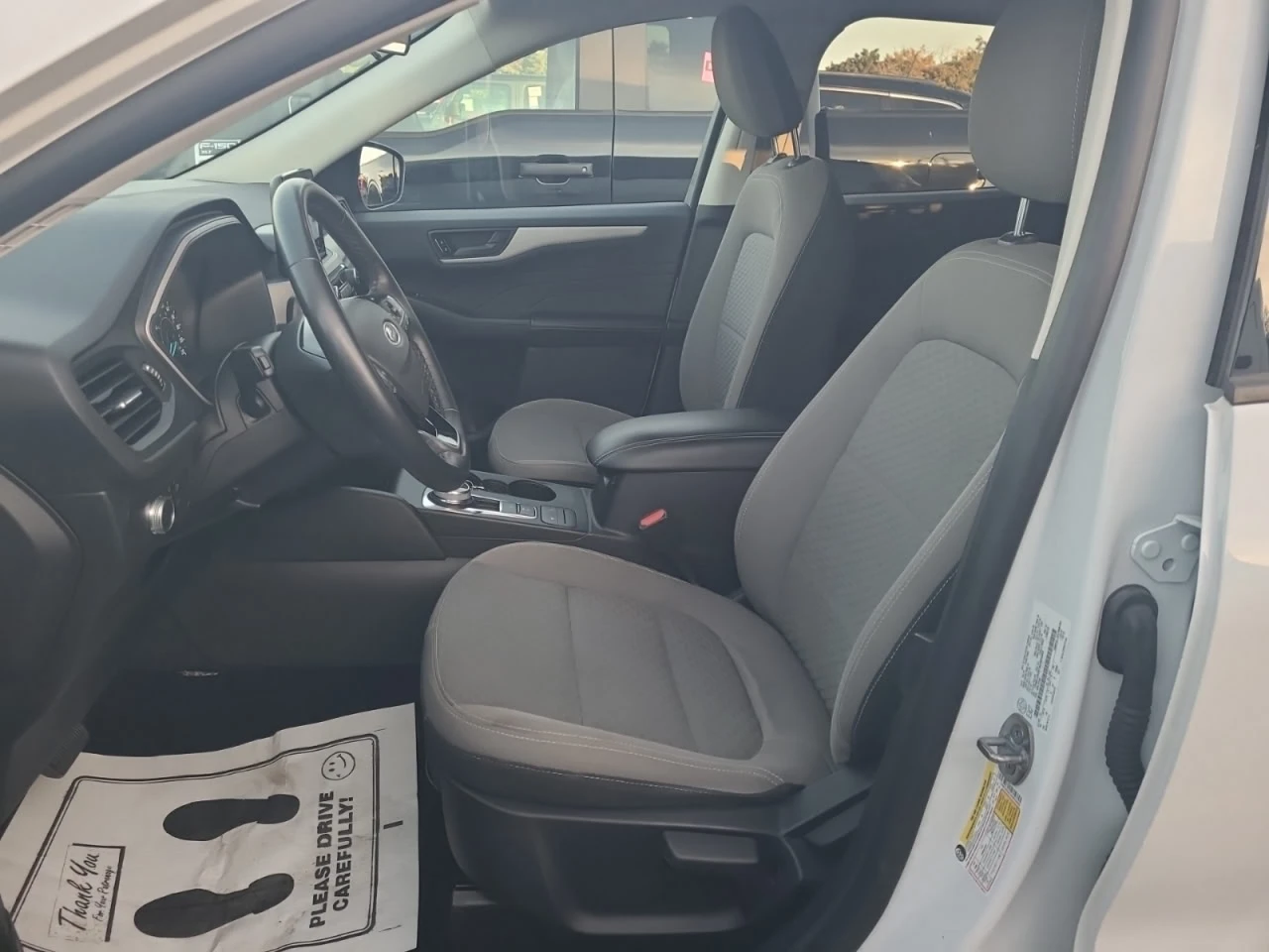 Ford Escape * АВТО КРЕДИТ* ЦЕНА ДО БГ * Сервизна история *  - изображение 4