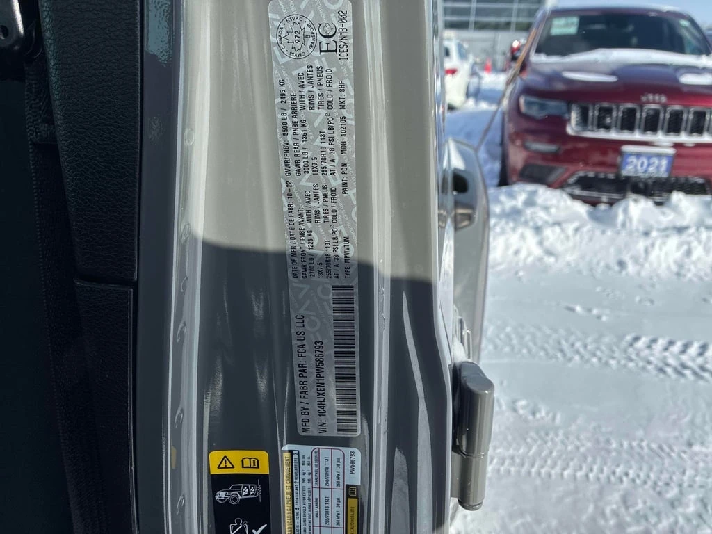 Jeep Wrangler * Sahara * CARFAX * Подгреви * Keyless - изображение 10