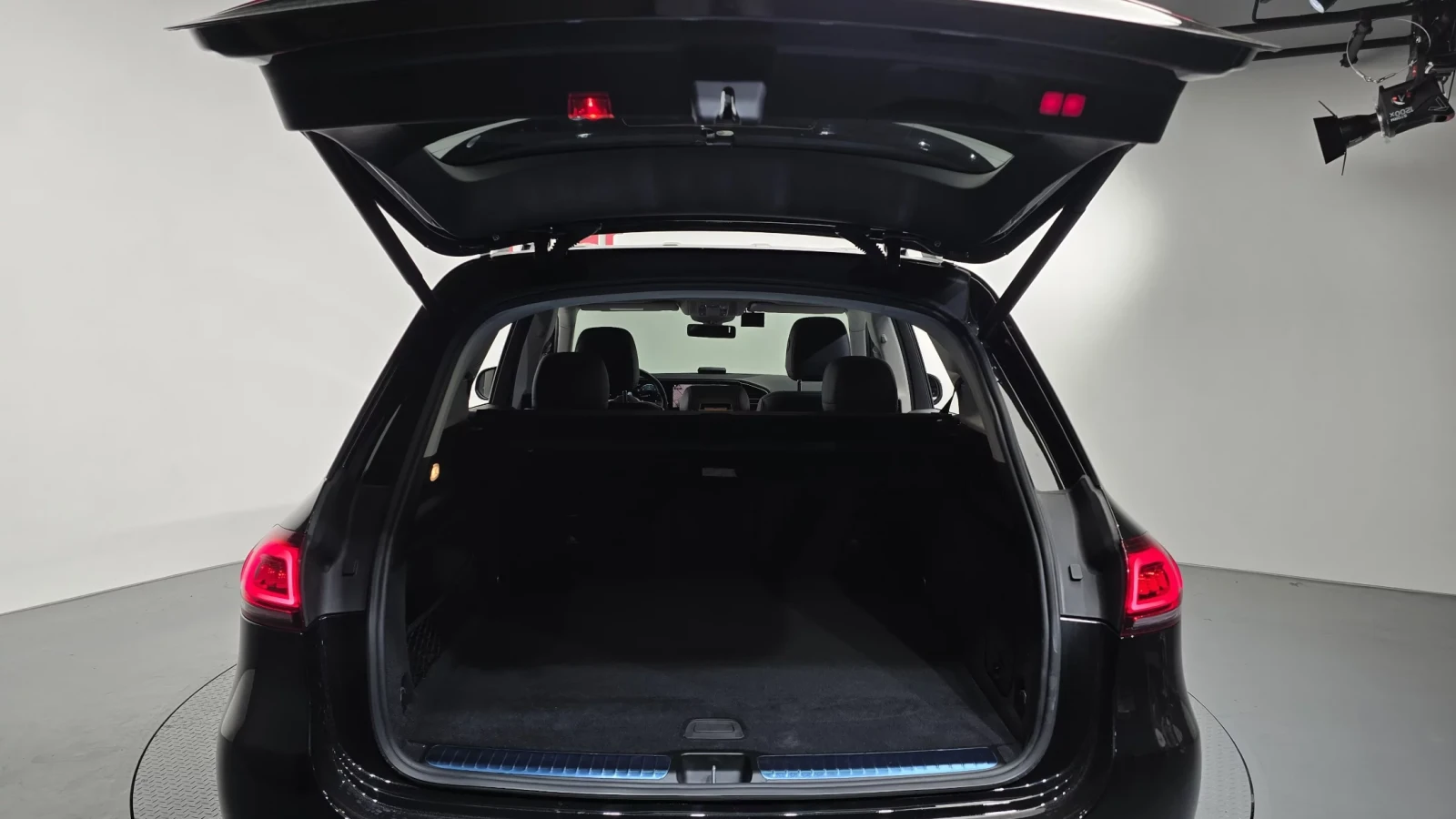 Mercedes-Benz GLE 300 9G TRONIK* AIRMATIC* KEYLESS* AMBIENT* КРАЙНА ЦЕНА, снимка 15 - Автомобили и джипове - 54243783