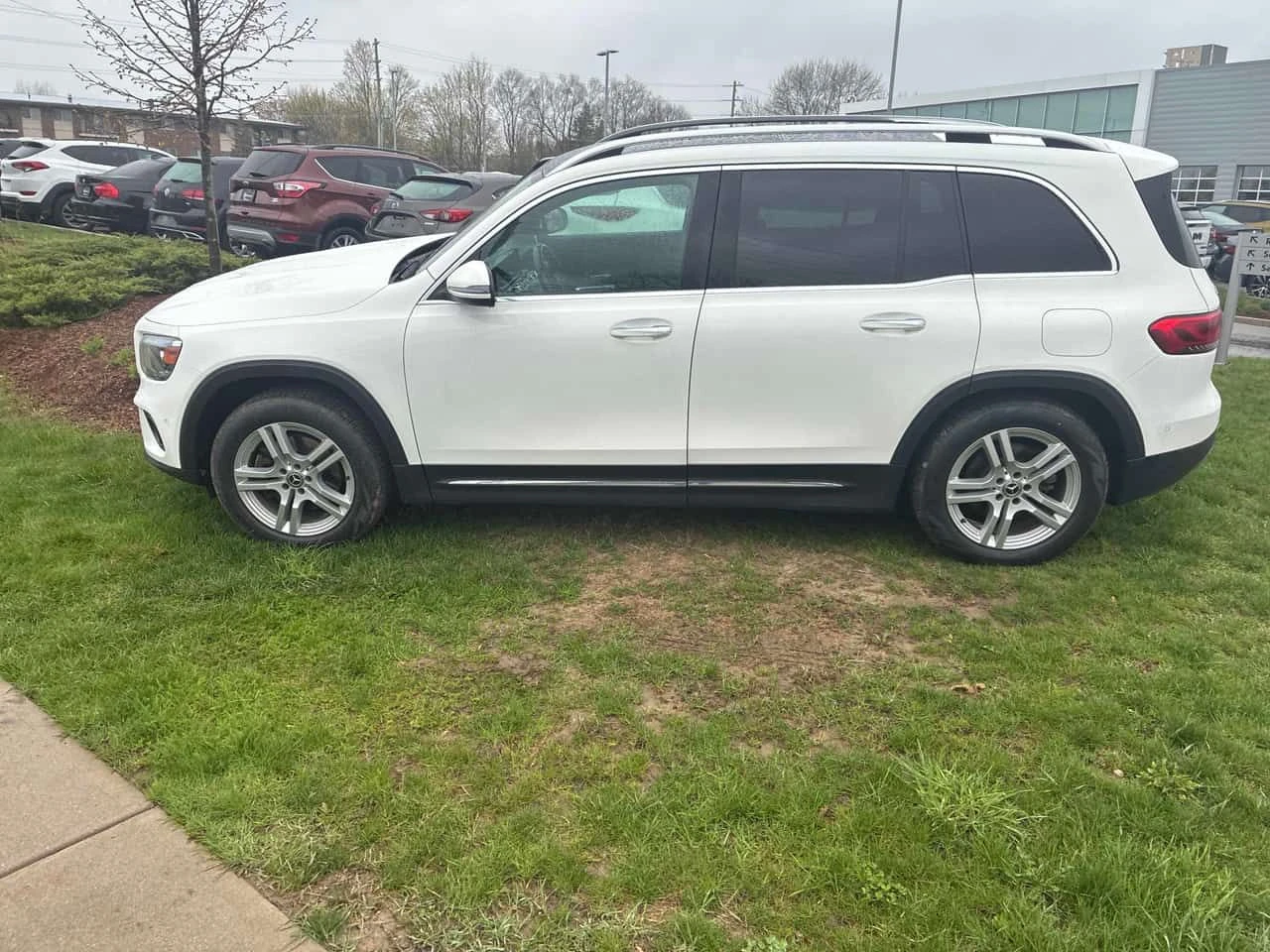 Mercedes-Benz GLB  250 / DISTRONIC / CAMERA , снимка 2 - Автомобили и джипове - 54748978