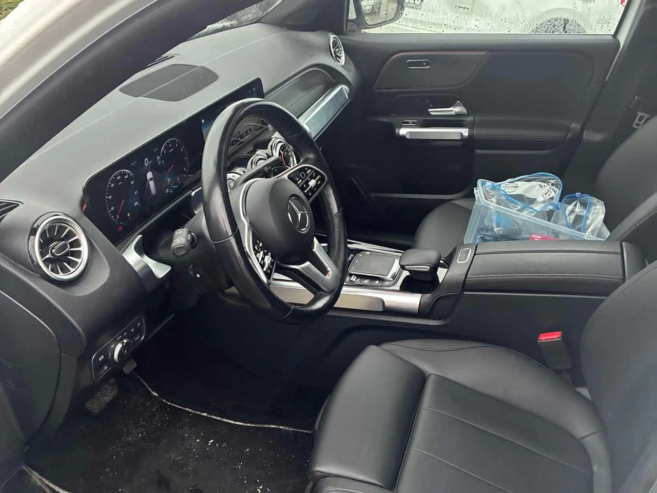 Mercedes-Benz GLB  250 / DISTRONIC / CAMERA , снимка 13 - Автомобили и джипове - 54748978