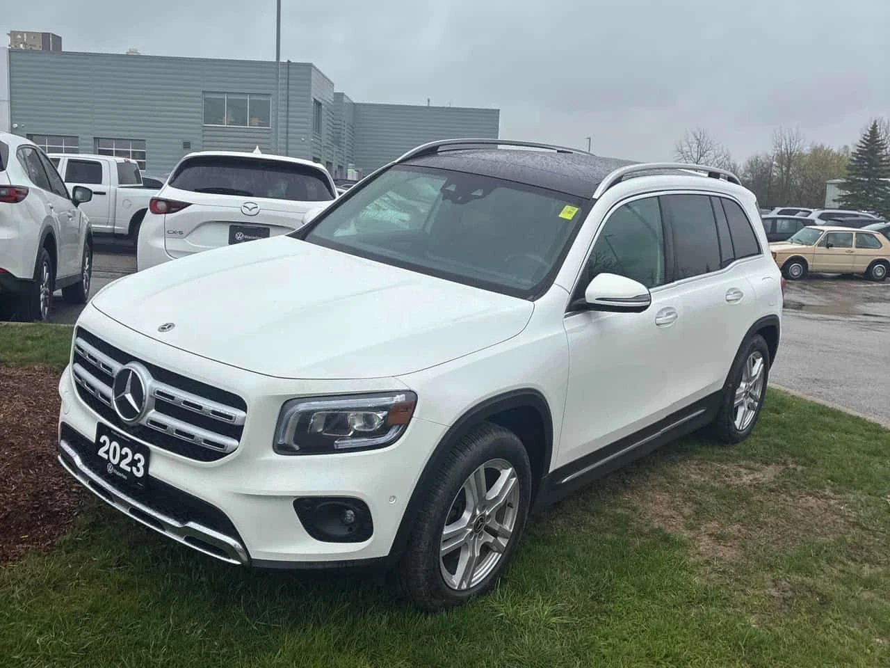 Mercedes-Benz GLB  250 / DISTRONIC / CAMERA 